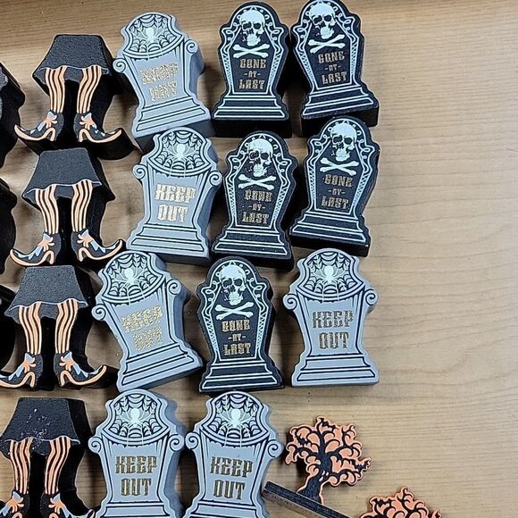 Halloween miniature wooden decorations 60+ items - Picture 2 of 8